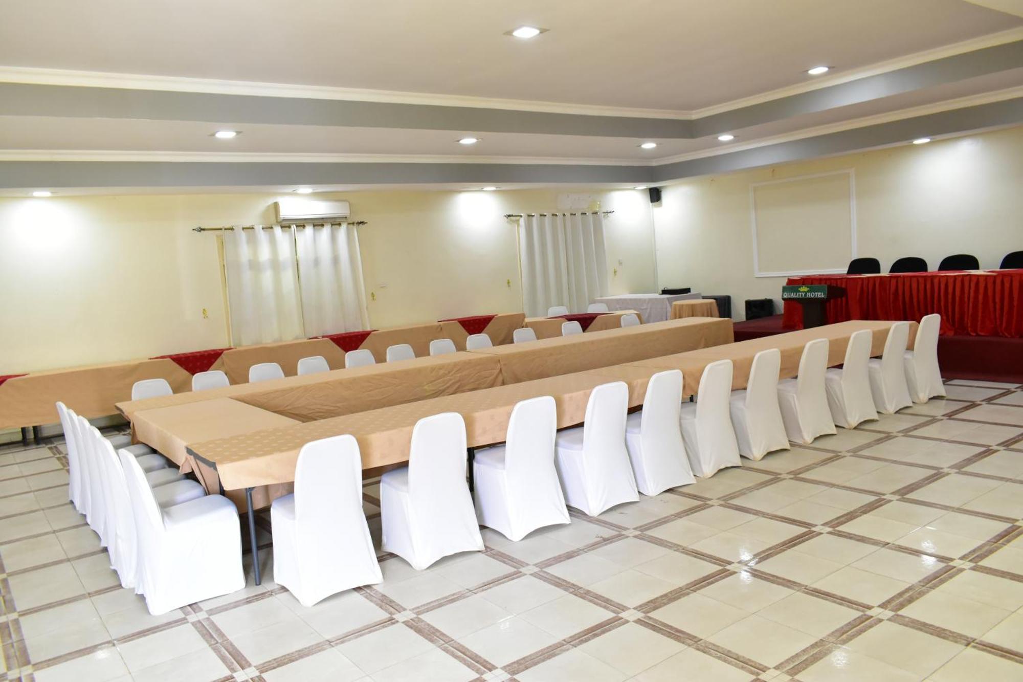 Quality Hotel Djoeba Buitenkant foto