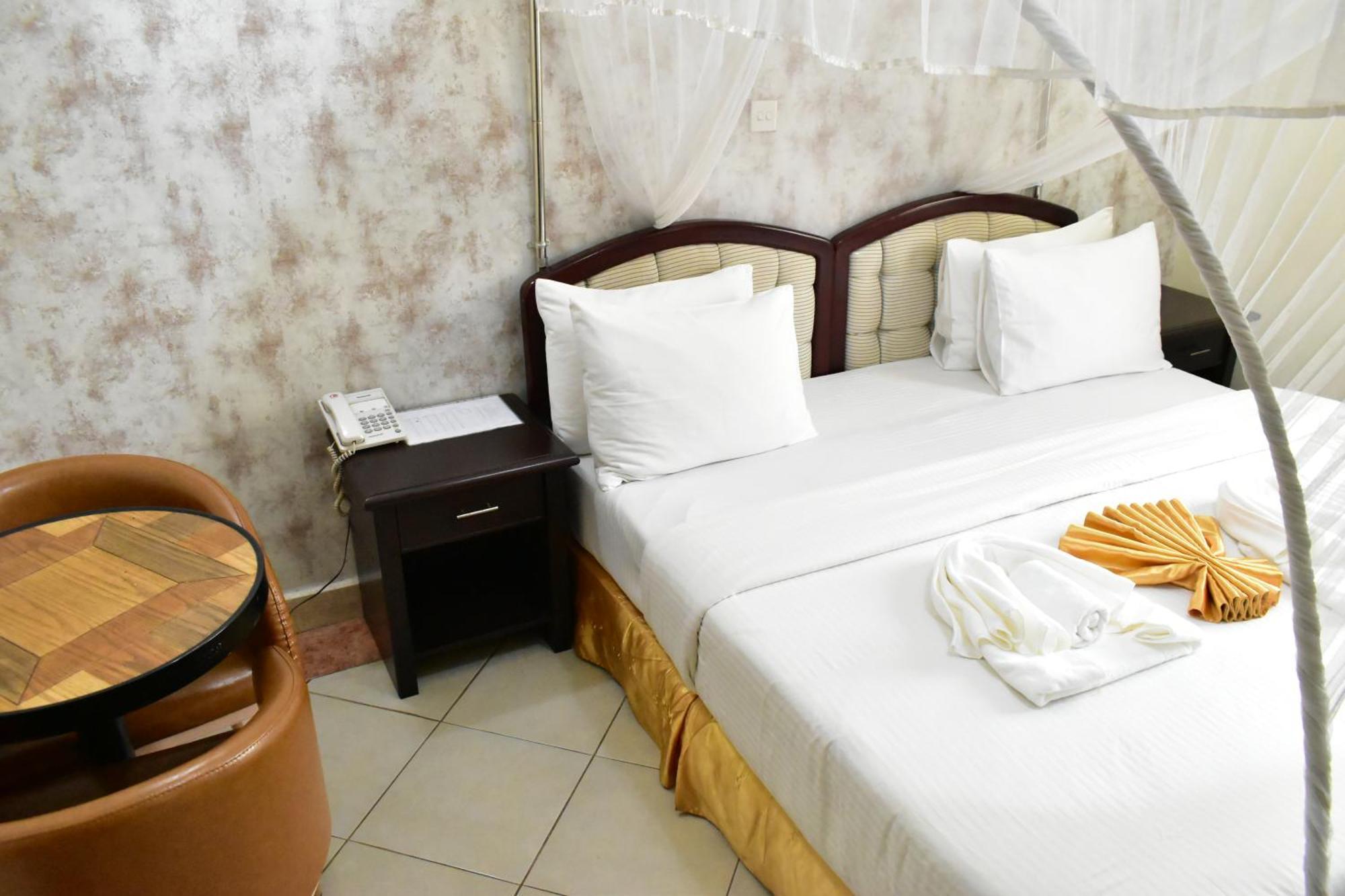Quality Hotel Djoeba Buitenkant foto