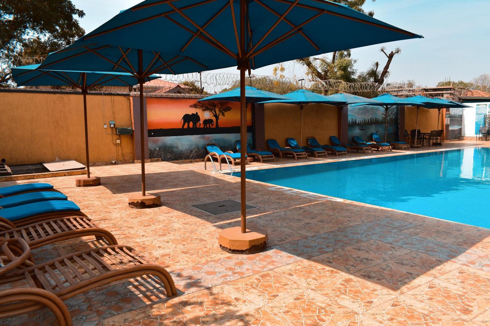 Quality Hotel Djoeba Buitenkant foto