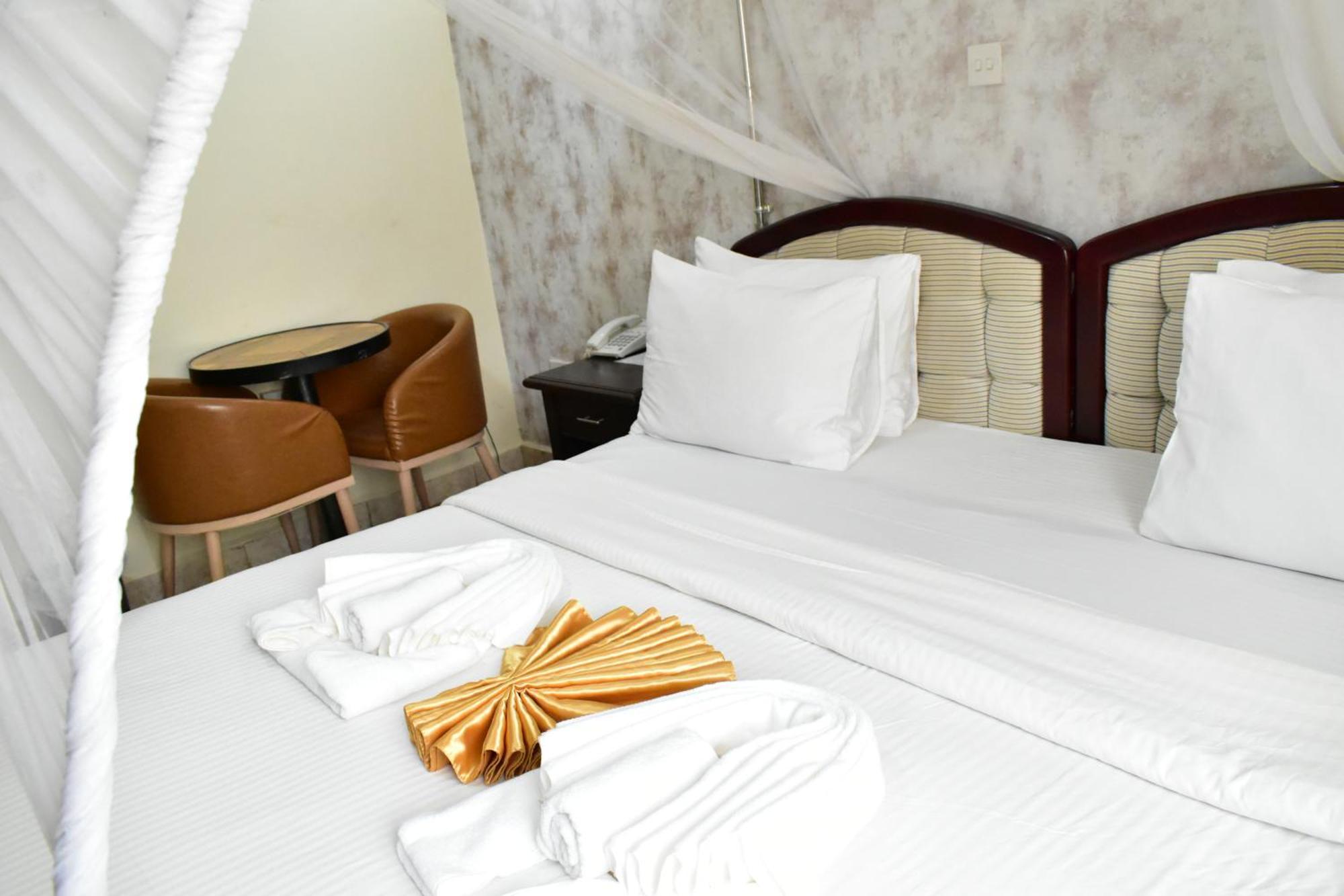 Quality Hotel Djoeba Buitenkant foto