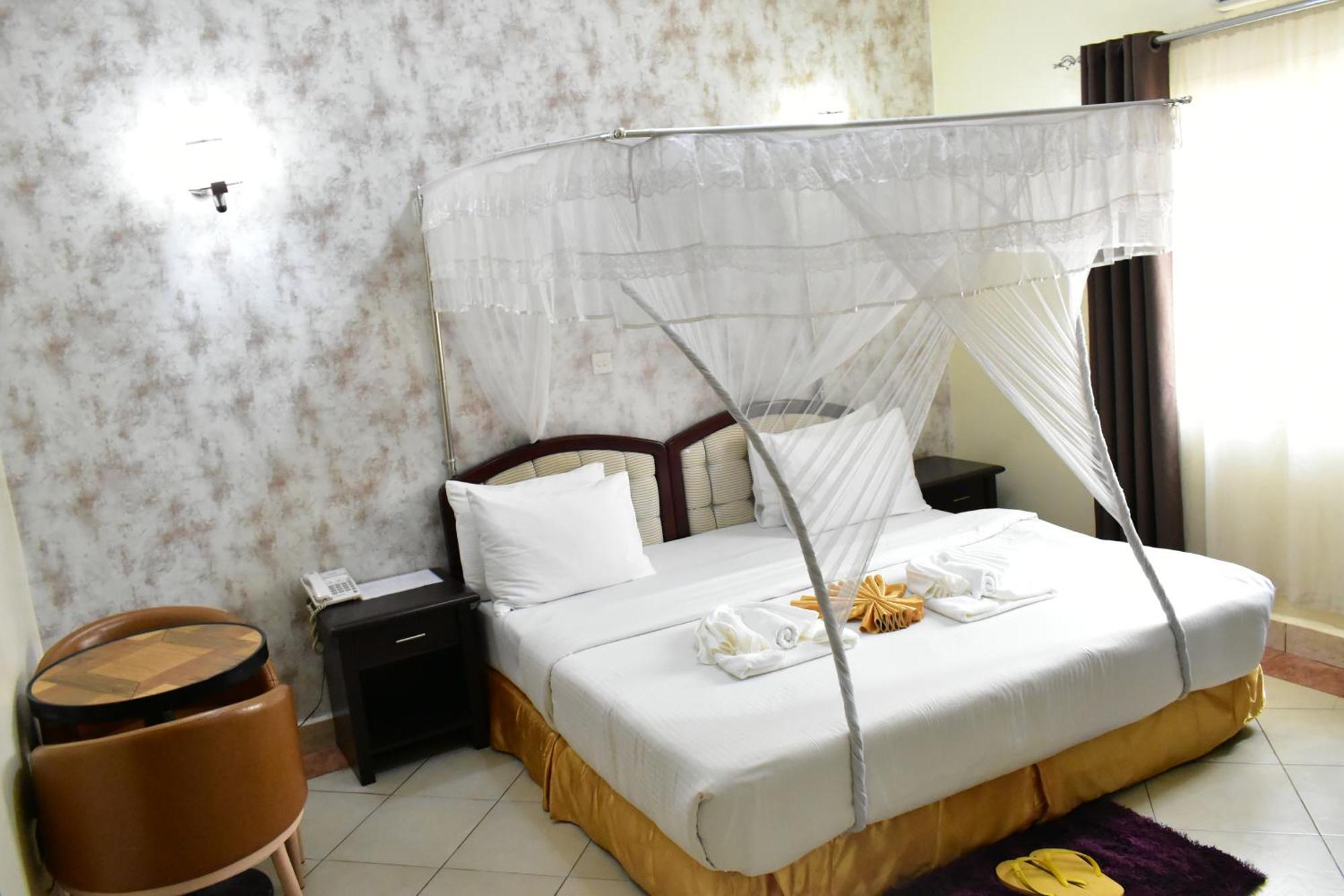 Quality Hotel Djoeba Buitenkant foto