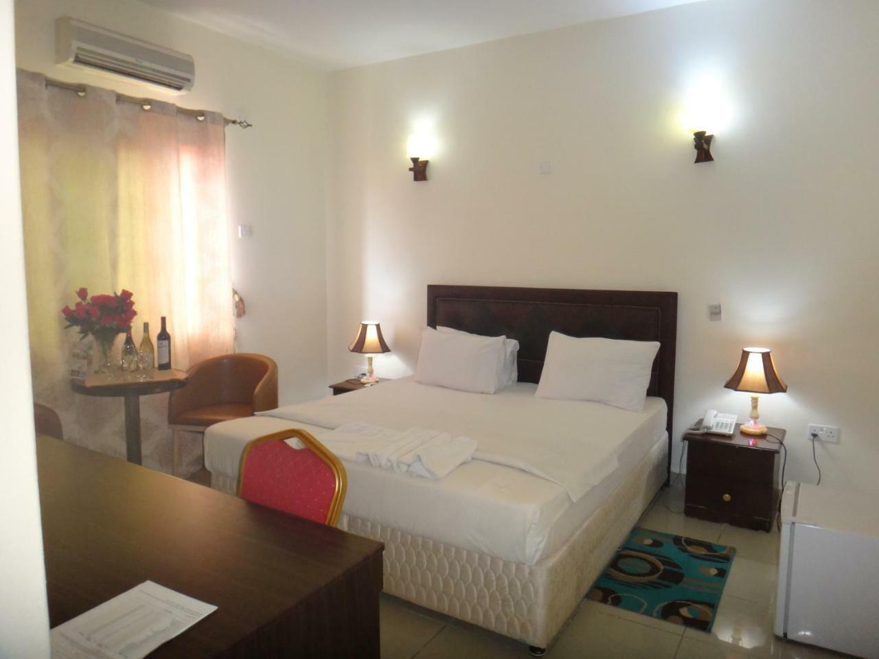 Quality Hotel Djoeba Buitenkant foto