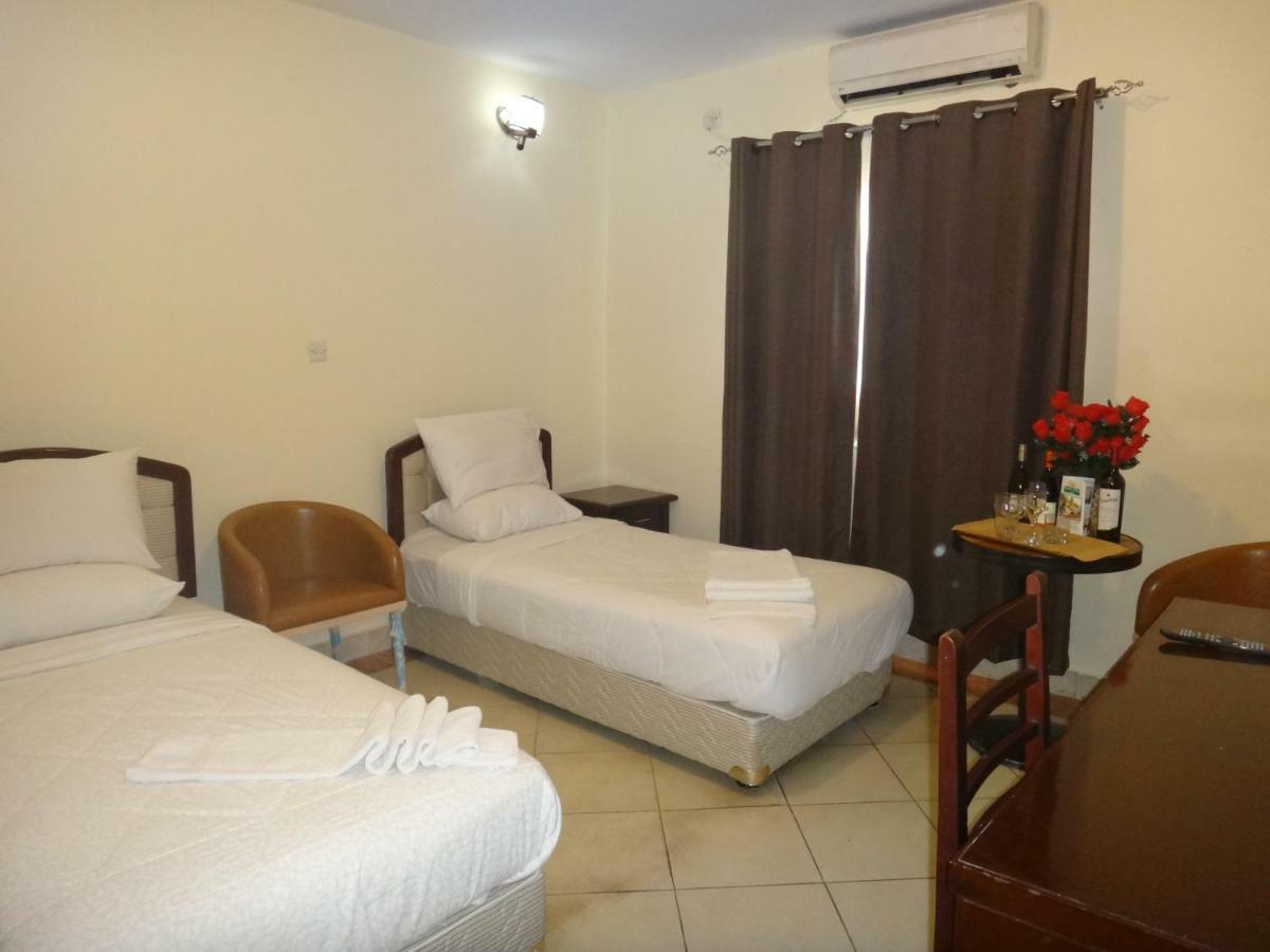 Quality Hotel Djoeba Buitenkant foto